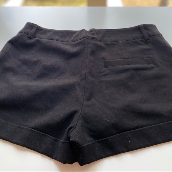 H&M Shorts - Picture 2 of 3